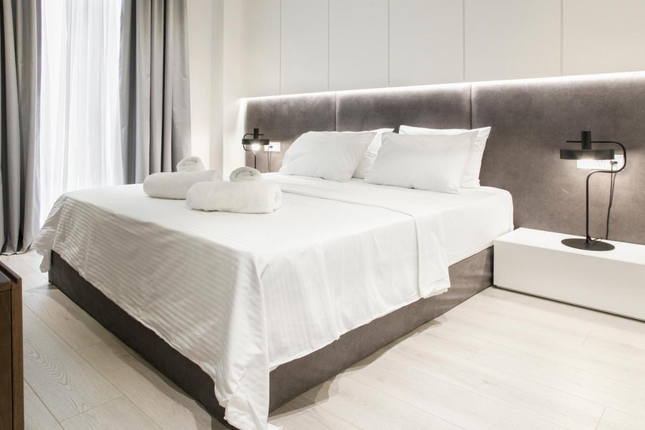Ultra Chic Modern 4 Bedrooms In Apartment *