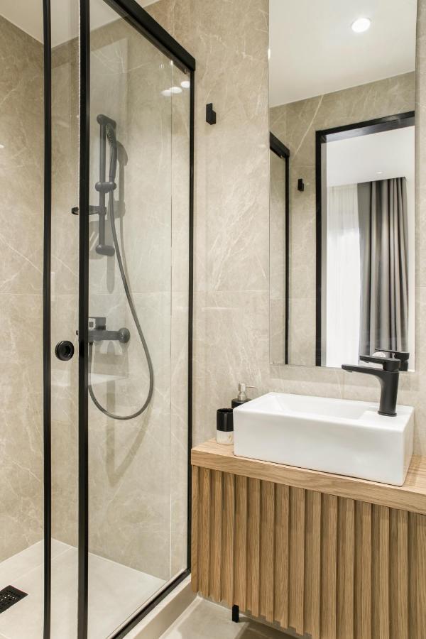 Ultra Chic Modern 4 Bedrooms In Apartment Athens