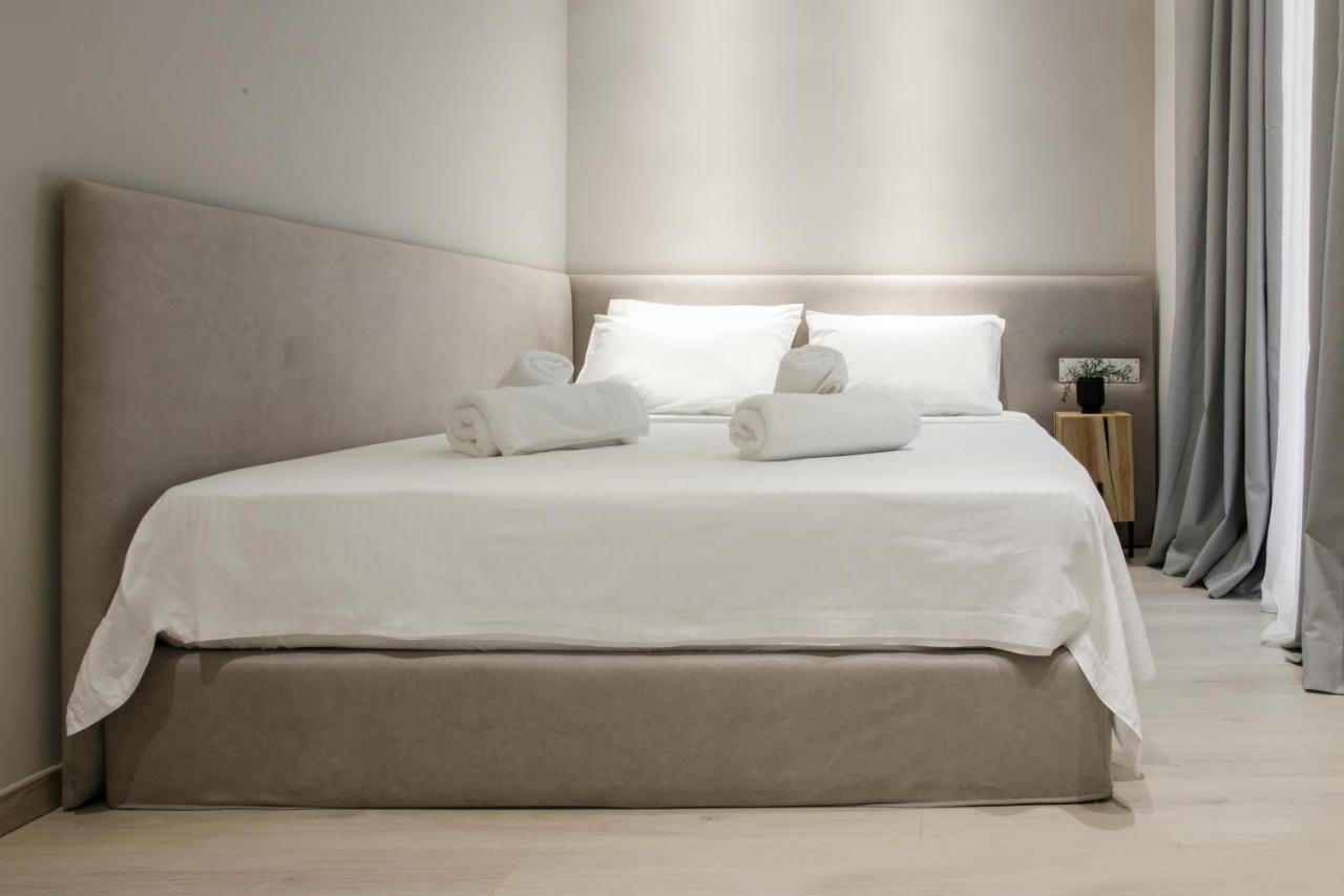 Ultra Chic Modern 4 Bedrooms In