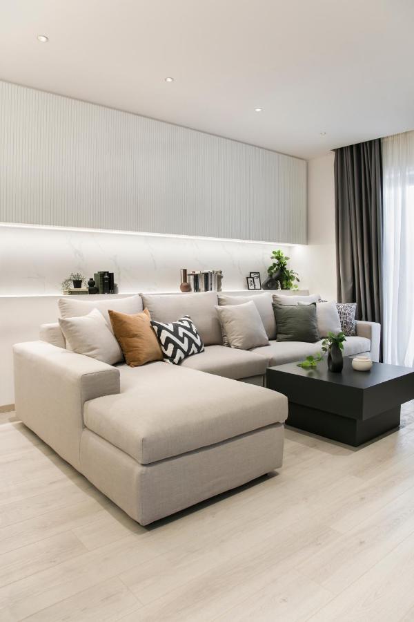 Ultra Chic Modern 4 Bedrooms In