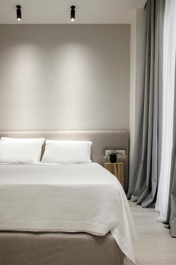 Ultra Chic Modern 4 Bedrooms In Apartment *