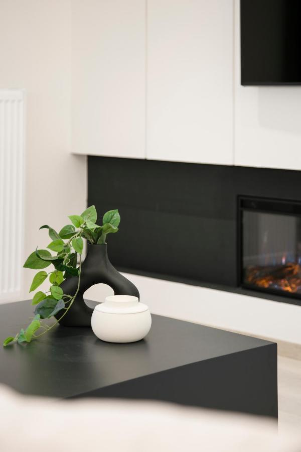 Ultra Chic Modern 4 Bedrooms In