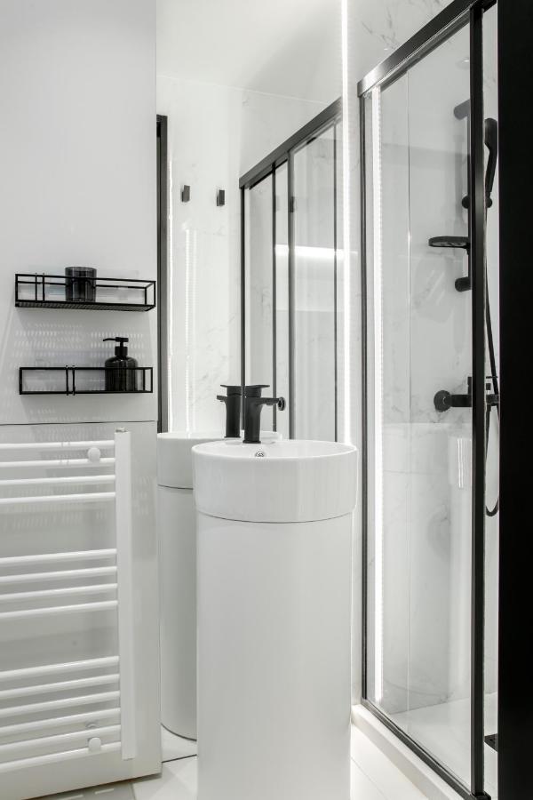 Apartment Ultra Chic Modern 4 Bedrooms In *